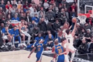 杨瀚森这个掩护，满满都是细节！霍福德动弹不得，队友阿夫迪亚轻松得分！