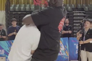 哦吼！！大鲨鱼手把手教你扣篮