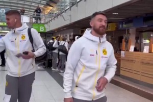 南下！多特蒙德抵达慕尼黑的视频！飞机是真帅啊！