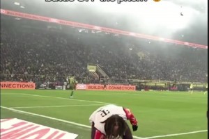 一身反骨！诙谐一刻：奥利塞大战多特蒙德工作人员！