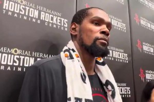 近距离看这身板是真厚啊！CC街头单挑路人直接碾着打！