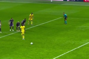 莱奥脱衣庆祝！加比亚：脱什么脱，给我回来