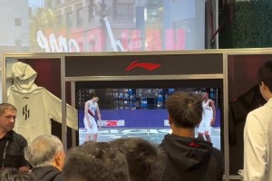 和球迷2K单挑！球迷先选了瀚森，杨瀚森反手选了马卢阿奇