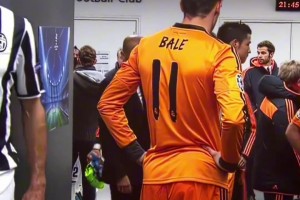 当年对阵尤文，C罗身穿橙色衣服率皇马众将出场，太帅了