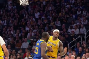 都是暴脾气！追梦与范德彪对抗后互相大力推搡险引冲突