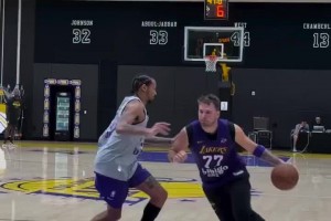 湖人最新训练集锦：东契奇依旧生猛！布朗尼居然学了不沉球投篮！