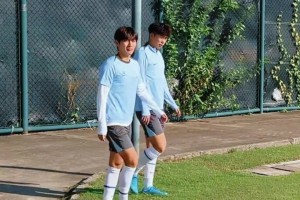 申花备战大连：蒋圣龙停赛，于汉超未参与合练，最后三轮不容有失