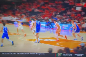 卧槽，炸裂！布泽尔儿子这记抓帽也太残暴了！