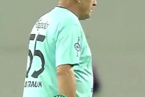 憋笑男孩！姆巴佩上演极致表情管理！被自己帅到了！