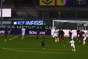 百看不厌！现场视角再来欣赏泽林斯基这脚超级世界波