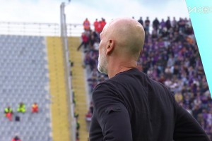 皮奥利率队10轮不胜！莱切近距离包抄破门！门神德赫亚跪地无奈！