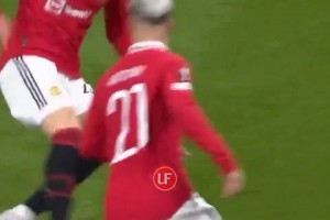 “圆神”安东尼直捣黄龙，助曼联战胜巴萨