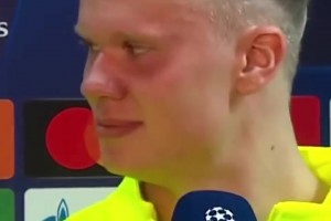 给哈宝干羞涩了！名场面：贝林强吻正在接受采访的哈兰德！