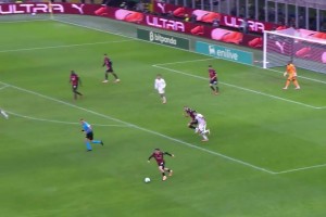 在范佩西加盟曼联后首次与阿森纳相遇时，后卫桑托斯与他交换球衣