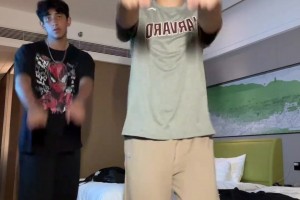 哥们你是杨翰亲弟嘛兄弟？太像了吧