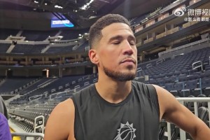 布克：我和库里没聊过，但他不会离开勇士，我也不会离开太阳