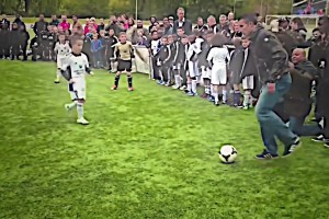 小孩：退役老头欺我小无力