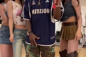 网友：王钰栋这次禁区内冷静拉球，是多少成年队老大哥做不到的？