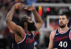 专注喂饼！哈登半场仅3次出手命中1球送10次助攻另有3分5篮板