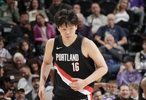 NBA首秀落幕，被替换上场时刻杨翰森印象最深，利拉德场边指导