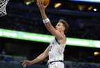三分很准！小瓦格纳半场9中5&三分3中3拿到14分另有3板1帽