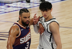 曾凡博NBA首秀：10分钟0分1断3犯致命犯错且多项数据挂蛋